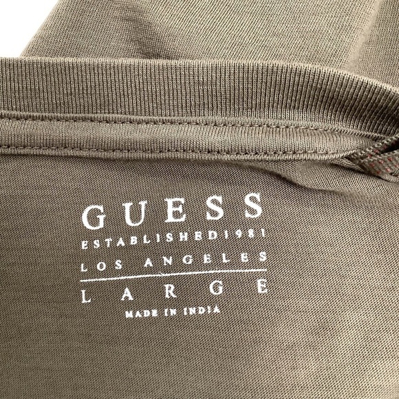 Guess Men’s V-Neck Tee New With Tags - Picture 3 of 6